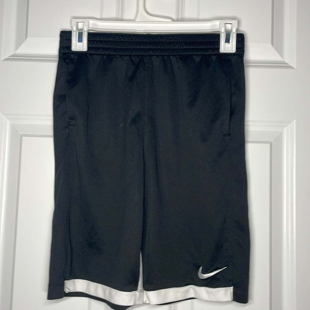 Nike Black and White Performance Shorts Boys XL